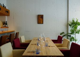 大阪・天満橋に位置するこのレストランは、落ち着いた雰囲気の中で、心温まる料理とサービスを提供しています。様々なシーンでご利用いただけます。