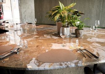 炭火香るビストロを味わう