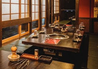 北新地駅すぐ！広々空間で楽しむ、こだわりの黒毛和牛と笑顔のひとときを