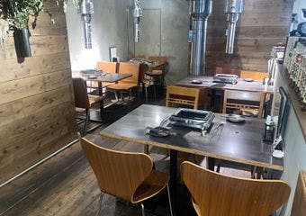 山梨県産甲州牛の厳選黒毛和牛を、落ち着いた雰囲気で堪能する贅沢なひととき