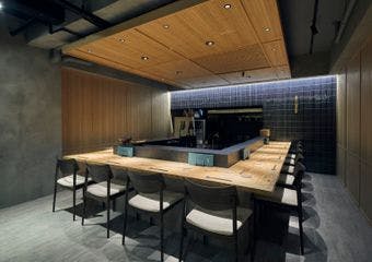 多彩なアラカルトと厳選酒が織りなす、洗練の和食