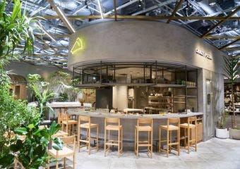 国産小麦の香り豊かな生地と遊び心満載のトッピングで、新しい味覚の冒険をお届けするピザ専門店