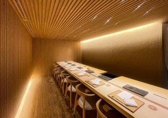 洗練と匠の技が響き合う、表参道の隠れ家鮨