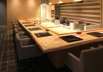 北新地で特別な食体験をご提供いたします。大切な方と是非ご利用くださいませ。