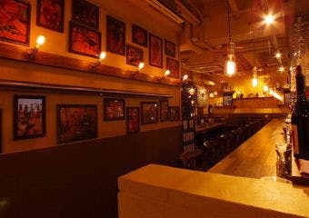 路地裏の隠れ家で楽しむ本格フレンチ、食堂の気安さで心ゆくまで