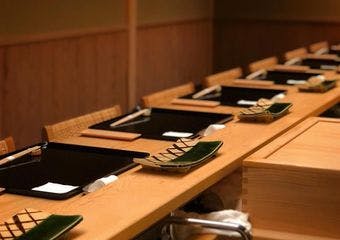 季節が息づく江戸前鮨。余白を愉しむおまかせの真髄