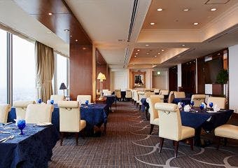 高岡の街並みと立山連峰を望む絶景レストラン