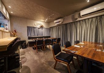 五反田で深夜まで営業のビストロ、肉とワインで心もお腹も満たされる至福のひとときを