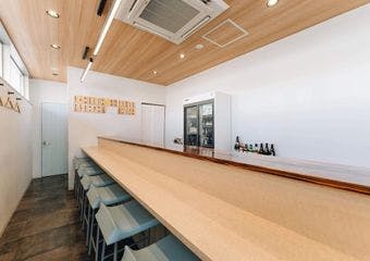 旬の旨味を堪能できる江戸前鮨を、落ち着いた空間で心ゆくまで味わうひととき