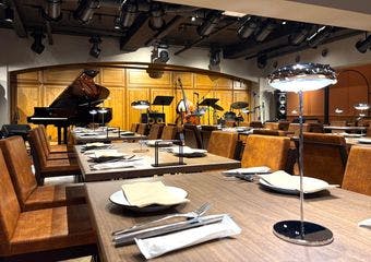 仙台・国分町にある生演奏と本格料理を楽しめるライブレストラン。音楽と食が織りなす上質な大人の空間です。