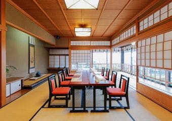 旧桜坂の頂に佇む、心安らぐ割烹料亭仁志川で味わう加賀の美食と庭園の調和