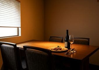 閑静な桜坂山の手通りに店を構えるのが【アフラクタス】