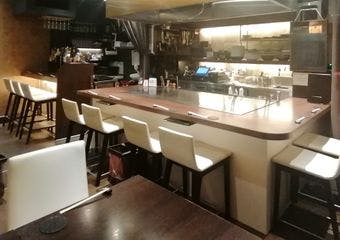 シェフ自慢の国産牛と海の幸を贅沢に鉄板焼きで堪能できる隠れ家