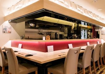 月替わりの郷土料理と美酒に酔いしれる、特別な夜を楽しむ大人の時間