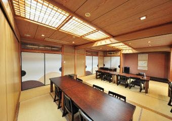 芦屋荘は「かにソムリエの宿」です。 ここ松葉蟹の水揚げ高日本一のまち、浜坂には「かにソムリエ」がいます。