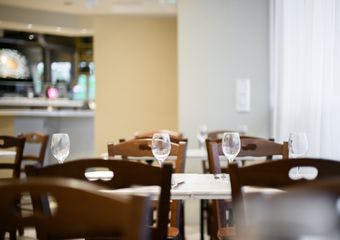 本場ナポリピッツァを味わえるピッツェリア。少人数から大人数まで幅広く対応が可能なお席をご用意しております。