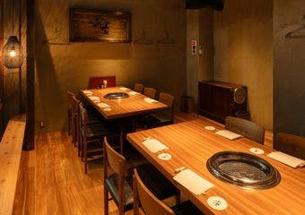 昭和の趣と現代の快適さが融合した空間で、極上の黒毛和牛を堪能しませんか