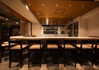 和と洋の魅力を融合した創作和食と個性豊かな日本酒で、心温まるひとときを