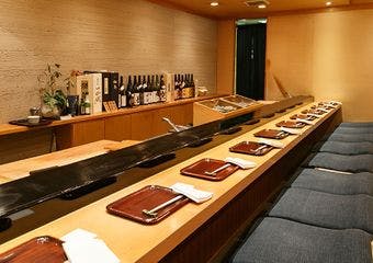 極上の握りを銀座の技で堪能する赤坂の名店、美食街の真髄を味わう