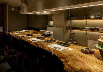 天然魚の一貫に込められた、職人の技と心意気を存分に味わう時間