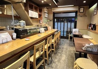鮮度抜群の刺身と14種の日本酒で味わう北千住の割烹居酒屋