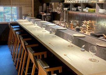 四ツ橋駅2分の隠れ家で味わう、新たなる寿司体験をあなたに