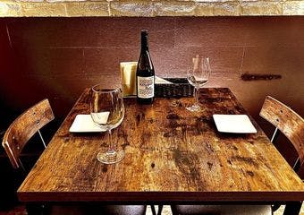 上質なグラスワインと共に、心地よいひとときをカジュアルに楽しむワイン食堂