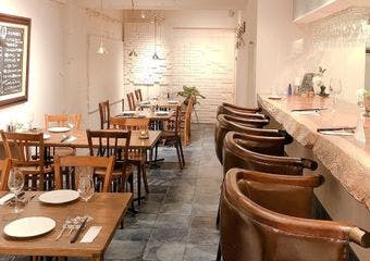 片原町駅の隠れ家で瀬戸内フレンチを気軽に楽しむ、アンティークな空間で特別なひとときを