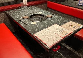 溶岩石プレートで焼き上げる絶品門崎丑、心ゆくまで堪能する贅沢なひととき