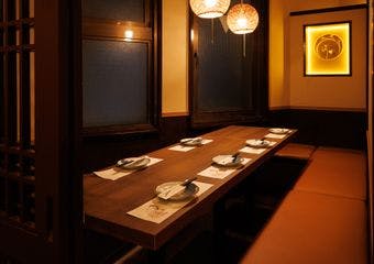新橋駅すぐの完全個室で、多彩な料理を堪能する贅沢なひとときを