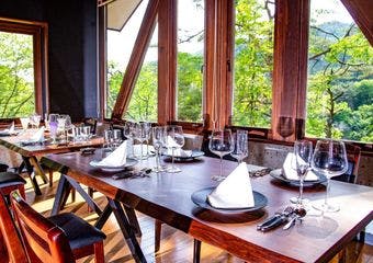 厳選和牛の秘境レストラン。
鬼怒川温泉駅や周辺の宿泊施設、観光施設への送迎も承ります。
お気軽にご連絡、予約時のご要望にてご相談下さい。