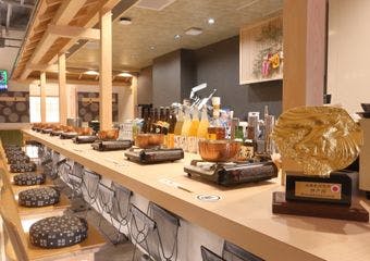 和モダンな空間で味わう、厳選和牛のしゃぶしゃぶとすき焼きの贅沢なひととき