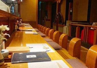 国分通りの心を射す銀灯で、天然の美味を味わうひとときを