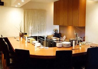 漁港直送の魚介と朝取り野菜をおまかせコースで楽しめるフレンチダイニング