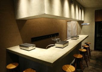 福島駅から徒歩7分、隠れ家で味わう極上ジビエの世界をお愉しみ下さい。