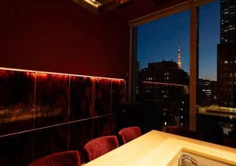 虎ノ門ヒルズ駅直結。大人のための鮨隠れ家