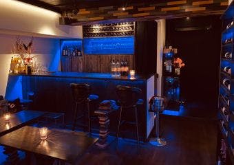 横浜の喧騒を離れた隠れ家で、雰囲気は上質に、それでいて心は気軽に
特別な夜を大切な人と楽しめる場所