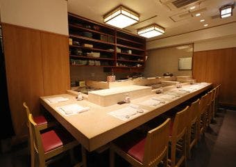 【個室席有】毎朝仕入れた豊洲の新鮮素材を、職人技で至福の一皿に仕上げます