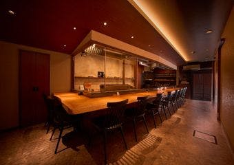 中野の隠れ家で五種の希少鳥を堪能、一串に込めた物語を味わうひととき