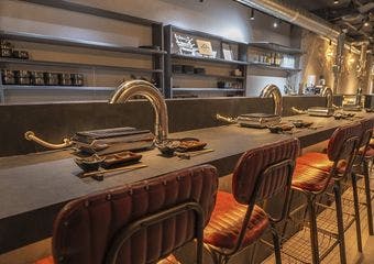 南海堺東駅から徒歩2分で味わう、厳選黒毛和牛A5ランク雌牛の贅沢な味わい