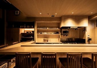 九州の鮮魚を使用し、奇をてらわず素材を活かしたシンプルな握り