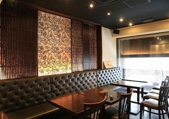 浅草橋駅すぐ、美味しいお肉と特製黒ワインで心も体も満たされる時間を