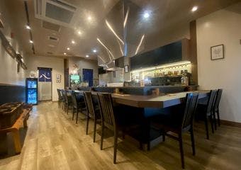 繊細な手仕事が生む絶品焼鳥、広々とした空間で特別な時間を楽しむ