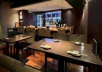 鮮魚と銘酒が出会う新宿の大人の隠れ家空間