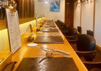 阪神芦屋駅から徒歩3分、さりげなく粋なイタリア郷土料理を楽しむトラットリア