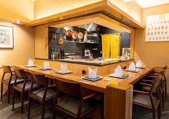 季節の旬を贅沢に和洋折衷で味わう知る人ぞ知る隠れ家