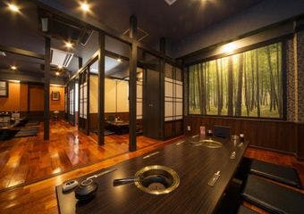 肉のプロが選ぶ雌牛の美味を、全席個室で楽しむ贅沢なひととき