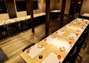 街中の喧騒を離れ、季節の旬を味わう上質なひと時を