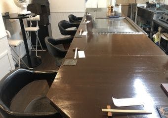 厳選された和牛赤身肉の旨味を、ステーキやハンバーグで存分に堪能できる至福の時間