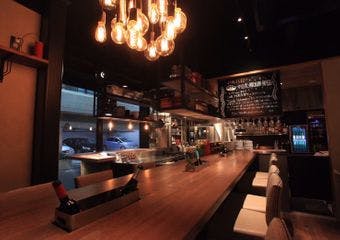 中目黒駅すぐの隠れ家で味わう本格スペインパエリアと豊富なワイン